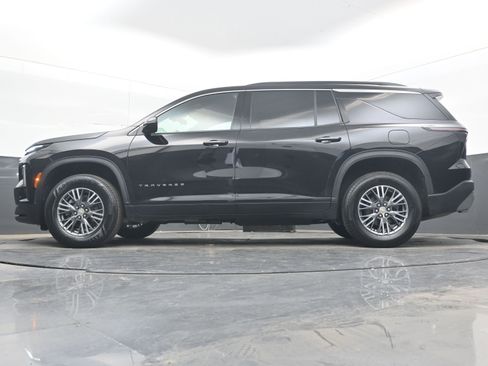 Used 2025 Chevrolet Traverse LT FWD image 27