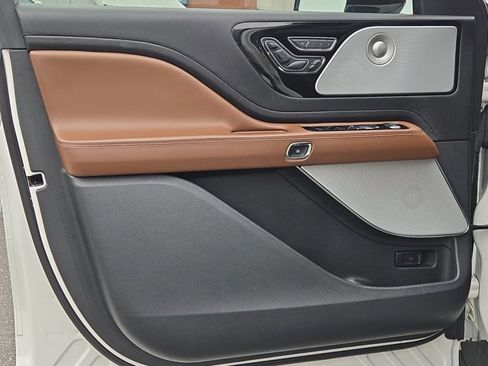 Used 2022 Lincoln Aviator Reserve w/ Equipment Group 201A image 24