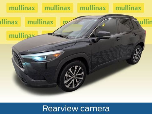 Used 2022 Toyota Corolla Cross XLE image 13