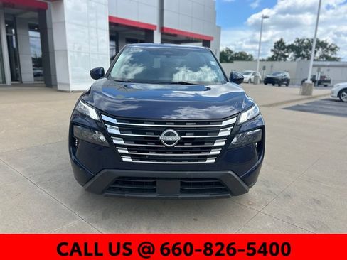 Used 2024 Nissan Rogue SV AWD/4WD image 3
