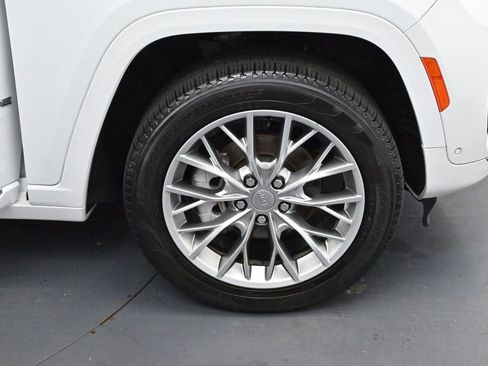 Used 2022 Jeep Grand Cherokee Summit w/ Luxury Tech Group V AWD/4WD image 38