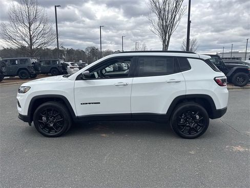 New 2026 Jeep Compass Latitude image 10