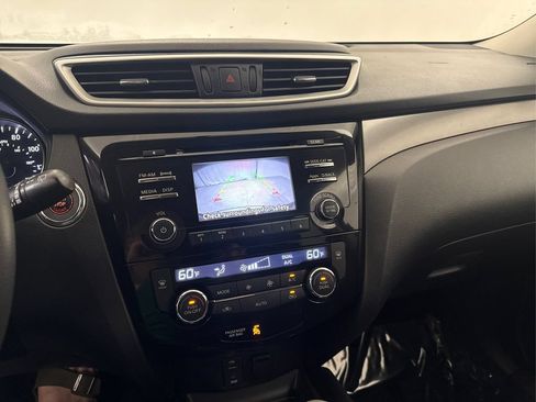 Used 2016 Nissan Rogue SV FWD image 35