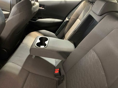 Used 2025 Toyota Corolla SE w/ SE Package image 5