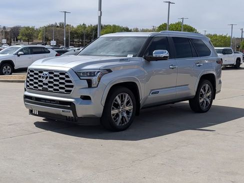 Used 2024 Toyota Sequoia Capstone AWD/4WD image 10