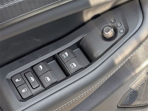 New 2025 Jeep Grand Cherokee Altitude image 21