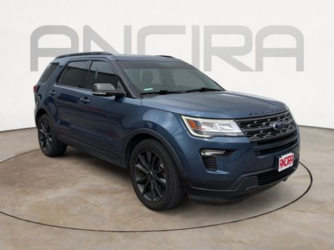 Used 2018 Ford Explorer XLT w/ Equipment Group 202A FWD image 3