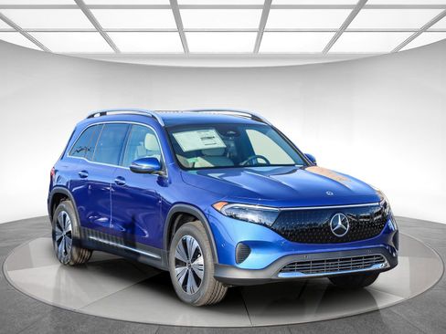 Used 2024 Mercedes-Benz EQB 300 4MATIC image 5