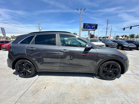 Used 2019 Kia Niro S Touring FWD image 17
