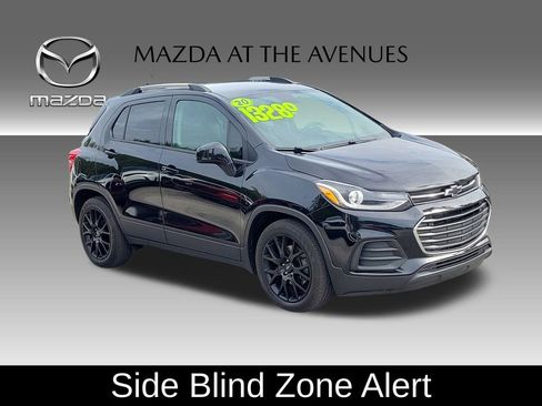 Used 2020 Chevrolet Trax LT w/ Driver Confidence Package image 3