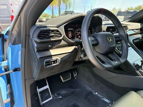 Used 2024 Lamborghini Urus Performante AWD/4WD image 21