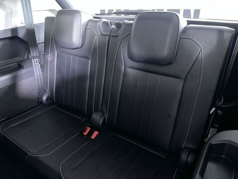 Used 2024 Volkswagen Tiguan SE image 22