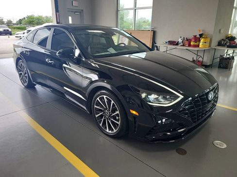 Used 2020 Hyundai Sonata Limited FWD image 2