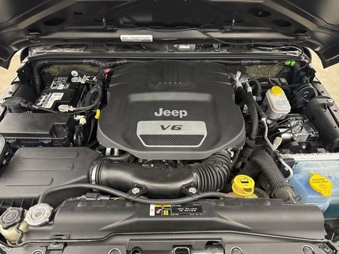 Used 2018 Jeep Wrangler Unlimited Sport w/ Connectivity Group image 24