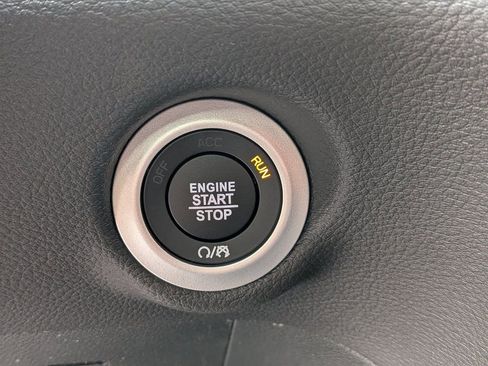 New 2026 Chrysler Pacifica Limited w/ Uconnect Theater Family Group image 19