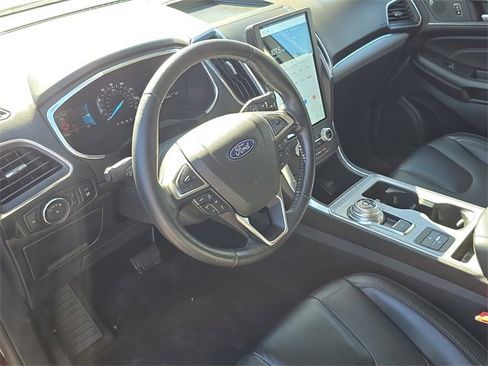 Used 2021 Ford Edge Titanium image 15