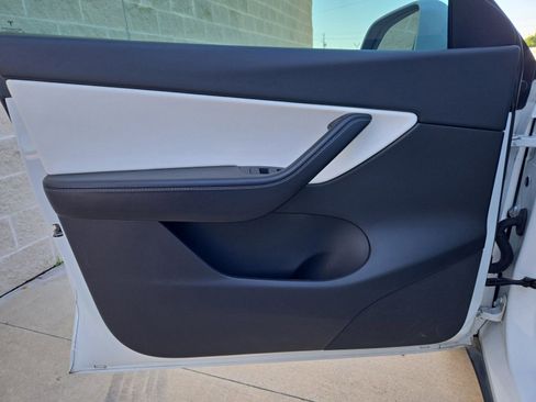 Used 2021 Tesla Model Y Long Range AWD/4WD image 18