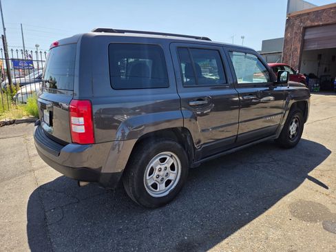 Used 2017 Jeep Patriot Sport w/ Power Value Group FWD image 4