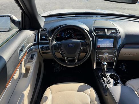Used 2018 Ford Explorer Limited w/ Equipment Group 301A AWD/4WD image 16