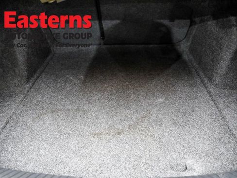 Used 2024 Volkswagen Jetta SE image 9