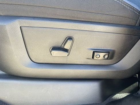 Used 2024 RAM 2500 Big Horn w/ Bed Utility Group image 47