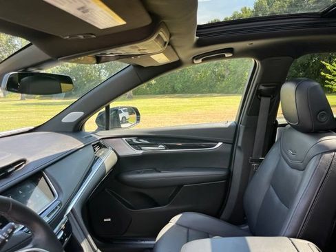 Used 2025 Cadillac XT5 Premium Luxury FWD image 18