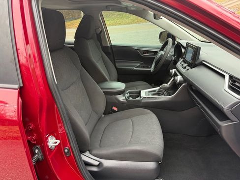 Used 2020 Toyota RAV4 XLE image 18