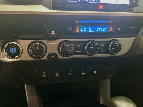 Used 2017 Toyota Tacoma Limited w/ Tow Package AWD/4WD image 25