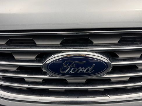 Used 2024 Ford Edge Titanium image 31