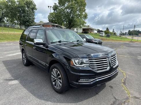 Used 2017 Lincoln Navigator Select AWD/4WD image 2