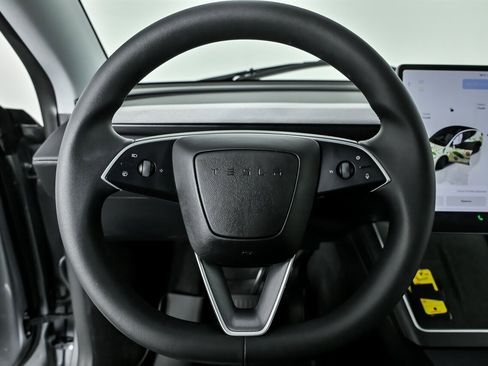 Used 2026 Tesla Model Y Long Range image 26