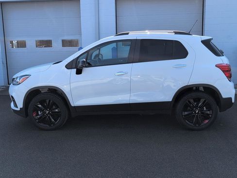 Used 2019 Chevrolet Trax LT w/ Redline Edition image 2