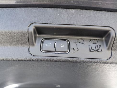 Used 2020 Ford Explorer XLT image 25