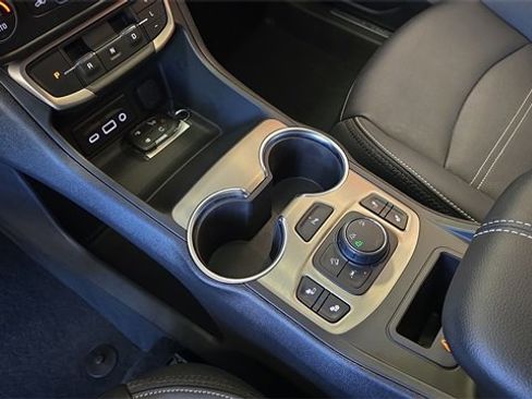 Used 2023 GMC Terrain Denali image 23