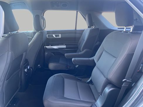 Used 2022 Ford Explorer XLT image 38