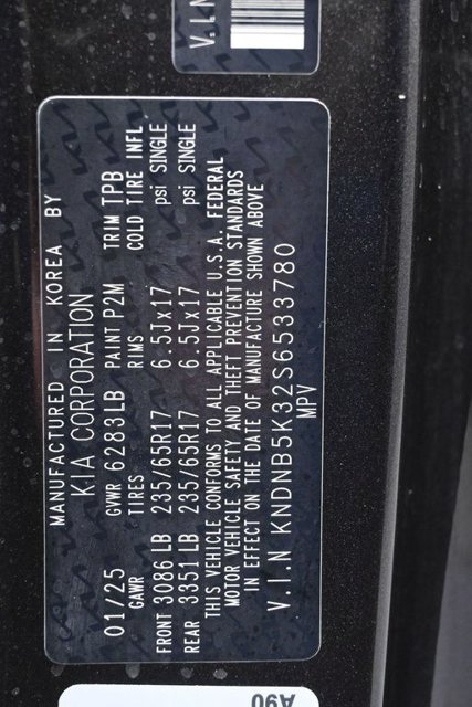 Used 2025 Kia Carnival FWD image 19