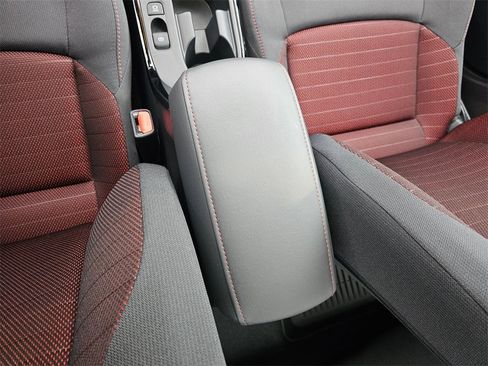 Used 2025 Toyota Corolla SE image 35