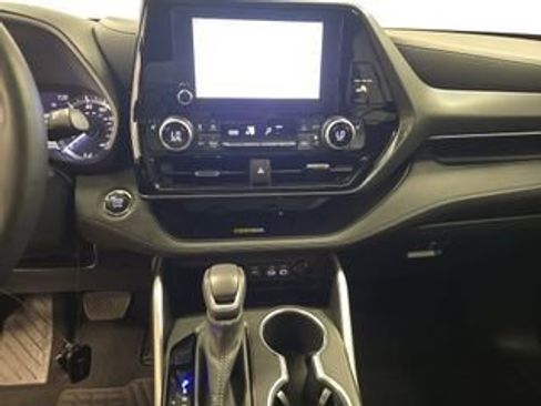 Used 2023 Toyota Highlander XSE FWD image 11