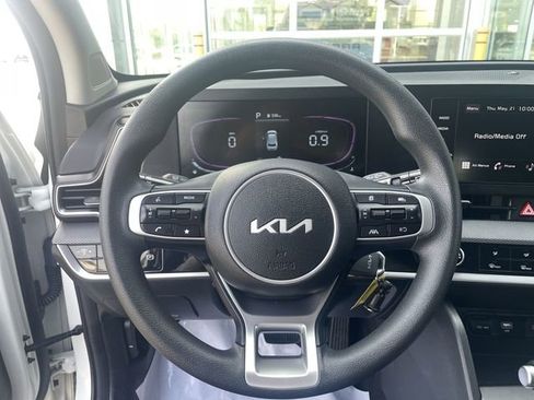 Used 2025 Kia Sportage LX FWD image 19