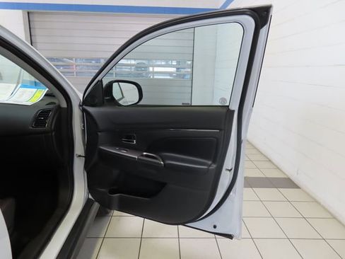 Used 2025 Mitsubishi Outlander Sport SE AWD/4WD image 25