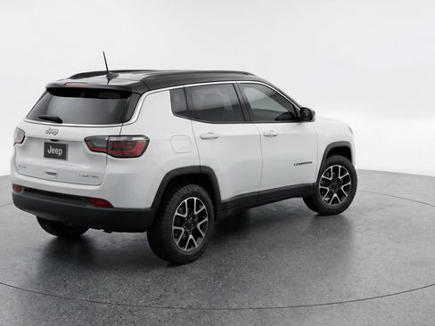Used 2025 Jeep Compass Trailhawk w/ Trailer Tow Group AWD/4WD image 9