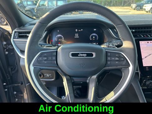 Used 2024 Jeep Grand Cherokee Limited AWD/4WD image 17