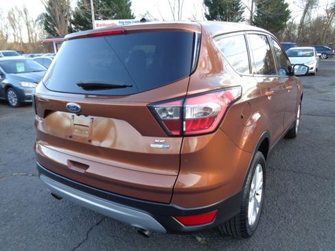 Used 2017 Ford Escape SE image 7