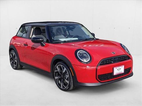 Used 2025 MINI Cooper 2-Door Hardtop image 7