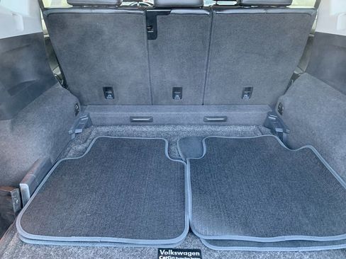 Used 2018 Volkswagen Tiguan SE w/ 18" Alloy Wheels Package image 6