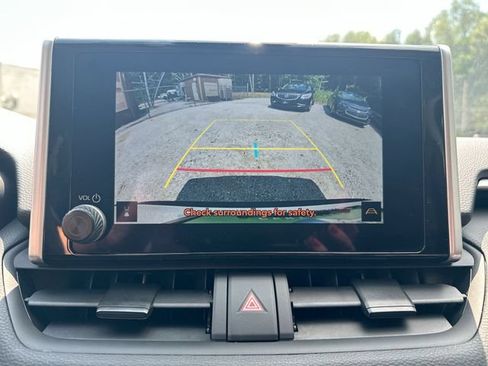 Used 2025 Toyota RAV4 LE AWD/4WD image 18