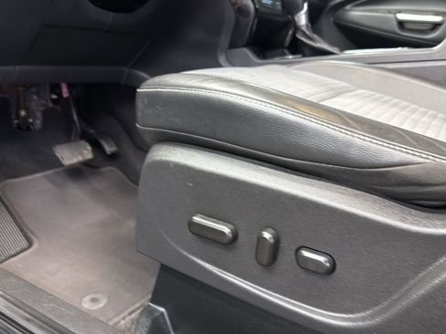 Used 2018 Ford Escape SE w/ SE Sport Appearance Package image 11