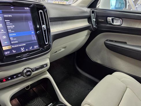 Used 2019 Volvo XC40 T5 Inscription AWD/4WD image 19