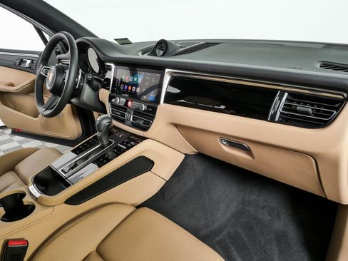 New 2026 Porsche Macan AWD/4WD image 25