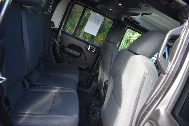 Used 2025 Jeep Gladiator Sport AWD/4WD image 15